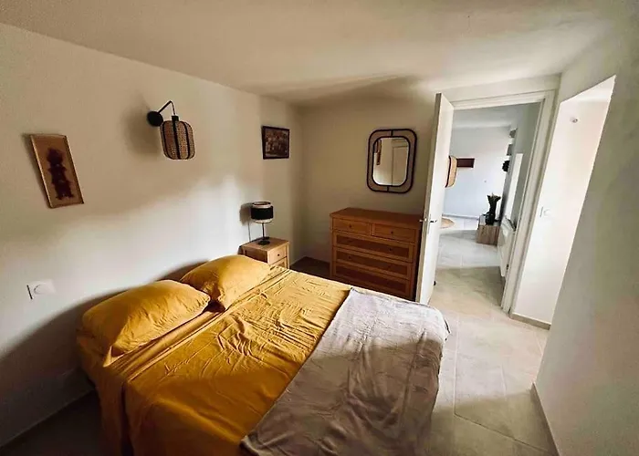 Charmant Petit Appartement Place De L Eglise