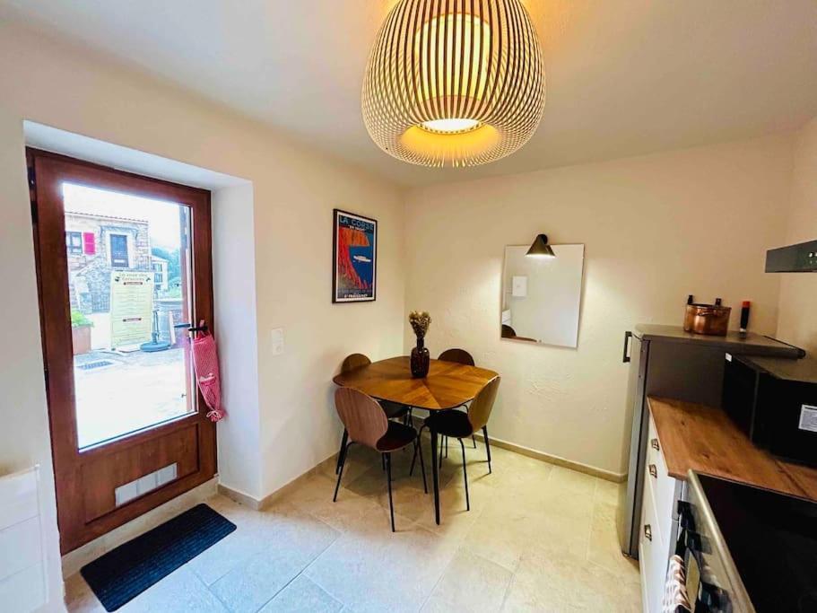 Apartment Charmant Petit Appartement Place De L Eglise Piana (Corsica)